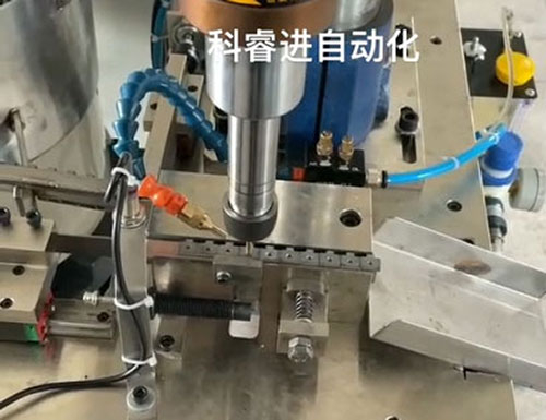 自动攻丝机